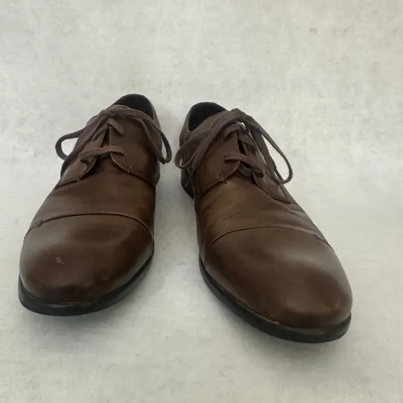 John Varvatos Oxfords US size 9M Gently worn Unusual split leather design