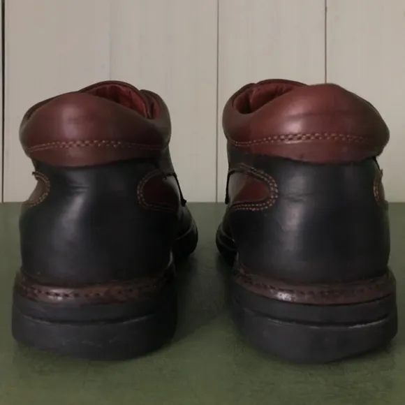 Johnston &amp; Murphy Old School Two-Tone Low Boots