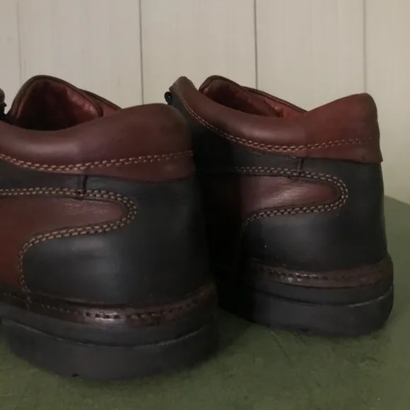 Johnston &amp; Murphy Old School Two-Tone Low Boots