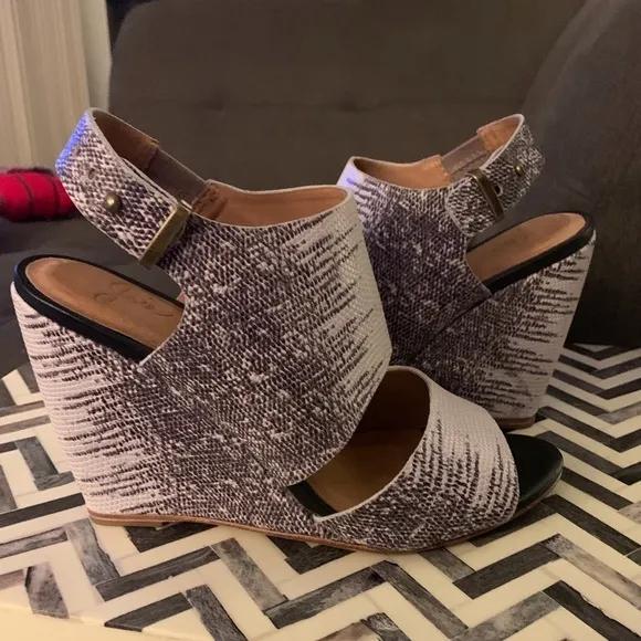 Joie Adrianna Soft Napipen Leather Wedge Sandal