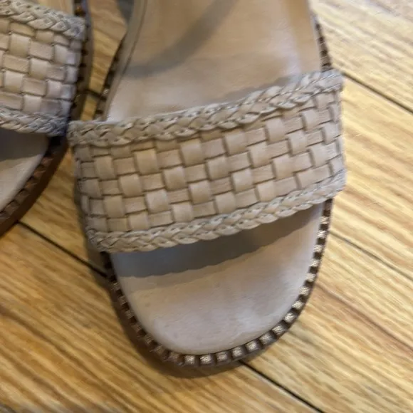 Joie Beige Block Heels Size 8.5 Adjustable Buckle Strap Leather Open Toe Cushion