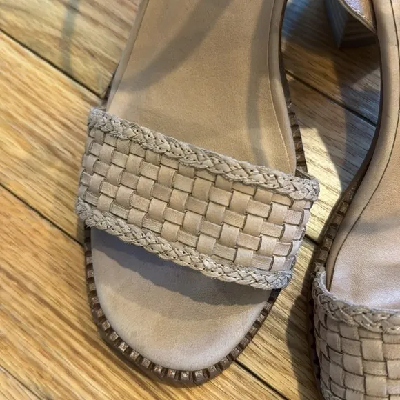 Joie Beige Block Heels Size 8.5 Adjustable Buckle Strap Leather Open Toe Cushion