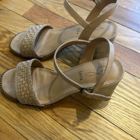 Joie Beige Block Heels Size 8.5 Adjustable Buckle Strap Leather Open Toe Cushion