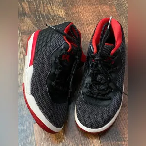 Jordan Academy 11C youth black red white basketball shoes