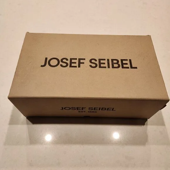 Josef Seibel Women's Sienna 12 Leather Oxfords. Size 42
