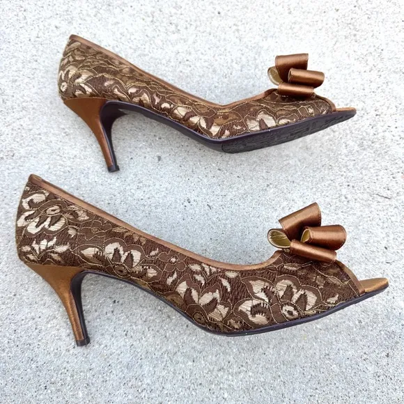 J.RENEE Kaylee Lace heels metallic bronze golden brown peep toe big bow PUMPS 13