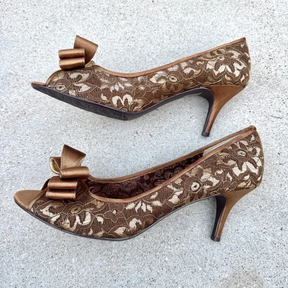J.RENEE Kaylee Lace heels metallic bronze golden brown peep toe big bow PUMPS 13