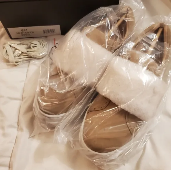 J/Slides Nobel Cozy Sneakers - honey