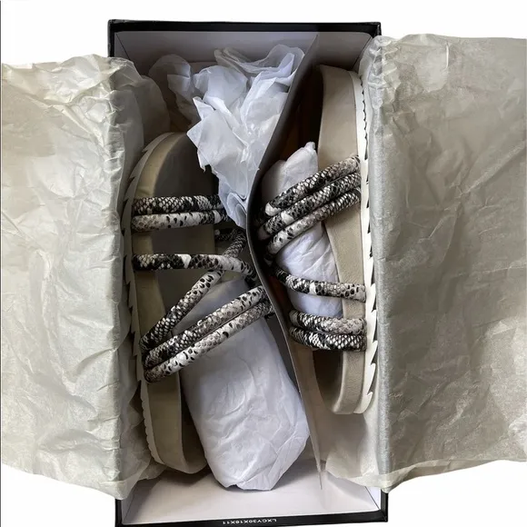 J/SLIDES TESS EMBOSSED STRAPPY SLIDE SANDAL SZ 6.5- NIB!