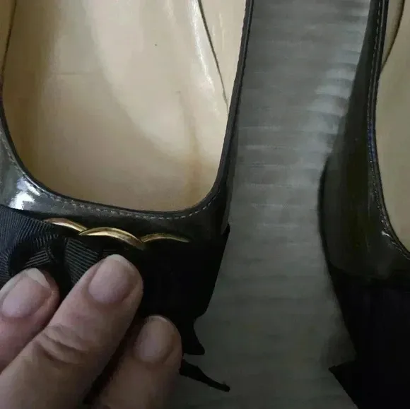 Kate Spade heels.  Olive Green Patent Leather w Black bows. Size 8.5
