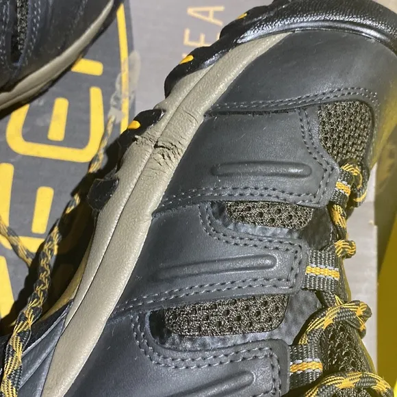 KEEN Utility Men's Lansing Mid Steel Toe Waterproof Work Boot 🥾