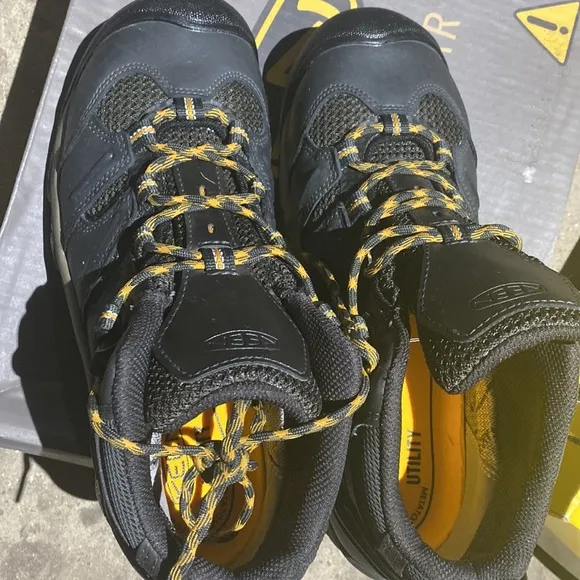 KEEN Utility Men's Lansing Mid Steel Toe Waterproof Work Boot 🥾
