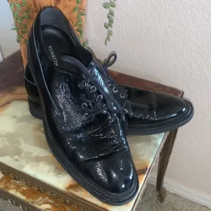 KENNETH COLE Black patent leather oxfords, thick soles, tie/tassels. 9 EUC
