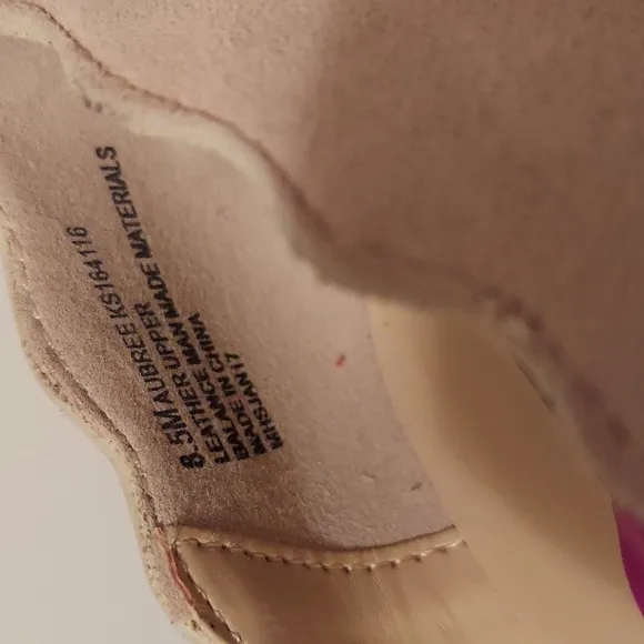 Kensie Aubree Suede Scalloped Edge Low Block Heels Size 8.5 Cream Tan Nude
