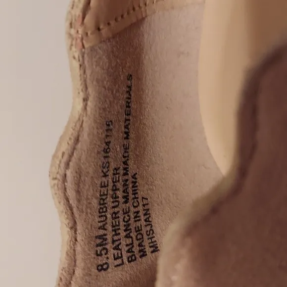 Kensie Aubree Suede Scalloped Edge Low Block Heels Size 8.5 Cream Tan Nude