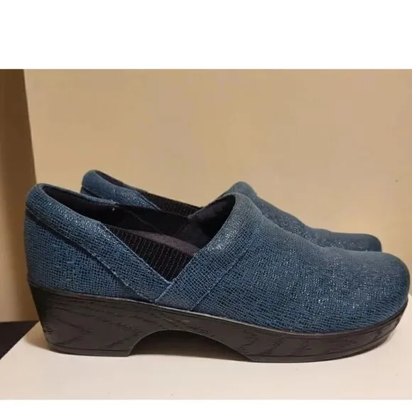 Klogs Footwear &quot;Portland&quot; Teal Textured Leather Closed Back Clogs sz.8 MSRP $145