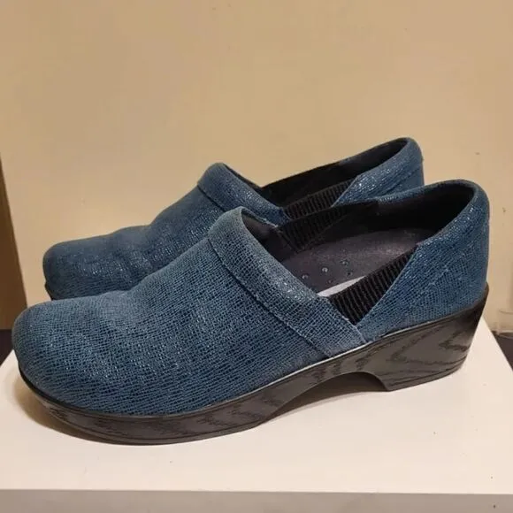 Klogs Footwear &quot;Portland&quot; Teal Textured Leather Closed Back Clogs sz.8 MSRP $145