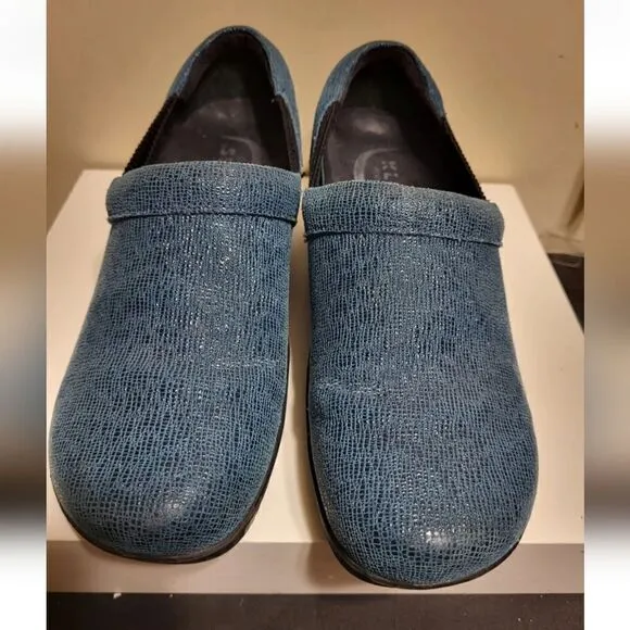 Klogs Footwear &quot;Portland&quot; Teal Textured Leather Closed Back Clogs sz.8 MSRP $145