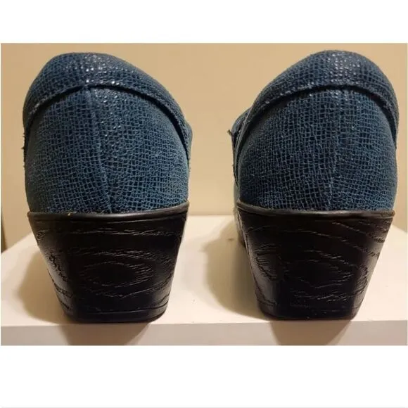 Klogs Footwear &quot;Portland&quot; Teal Textured Leather Closed Back Clogs sz.8 MSRP $145