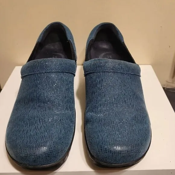 Klogs Footwear &quot;Portland&quot; Teal Textured Leather Closed Back Clogs sz.8 MSRP $145