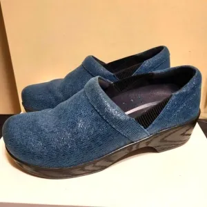 Klogs Footwear &quot;Portland&quot; Teal Textured Leather Closed Back Clogs sz.8 MSRP $145