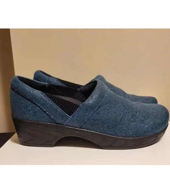 Klogs Footwear &quot;Portland&quot; Teal Textured Leather Closed Back Clogs sz.8 MSRP $145