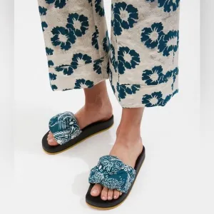 LA DOUBLEJ. Treccia Knotted Slides, Blue Ionic Twill Paisley, Size 8/ EU 40
