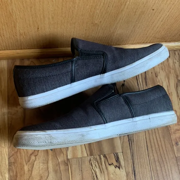 Lacoste Tatalya size 42 EU black slip on sneakers vegan canvas shoes comfy VGUC