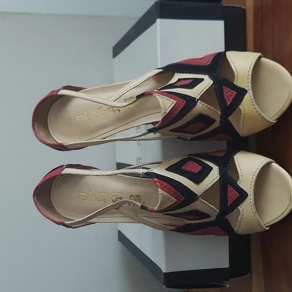 L.A.M.B. by Gwen Stefani Sexy Open Toe High Heels Platform Pump Size 9.5 M