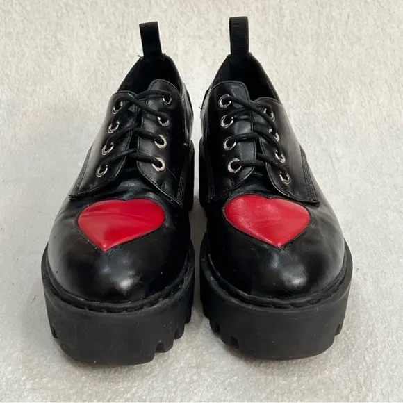 Lamoda Red Heart Black Platform Oxfords Size 6