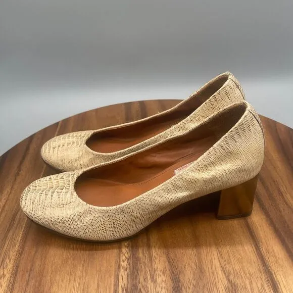 Lanvin Paris Block Heels Womens Size 7 / 37.5 Gold Beige Embossed Metallic