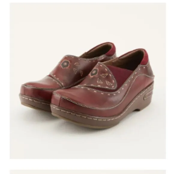 L'Artiste Spring Step Burbank Hand Painted Floral Leather Clogs Bordeaux