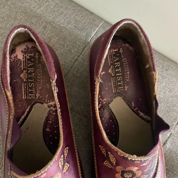 L'Artiste Spring Step Burbank Hand Painted Floral Leather Clogs Bordeaux