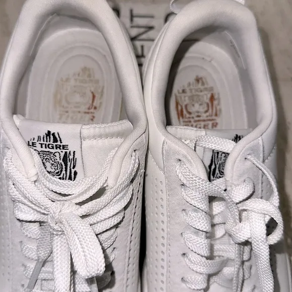 LE TIGRE Tompkins Sneaker White Leather with Removable cushioned insole Size 6.5
