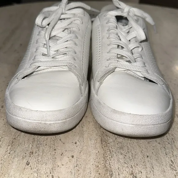 LE TIGRE Tompkins Sneaker White Leather with Removable cushioned insole Size 6.5