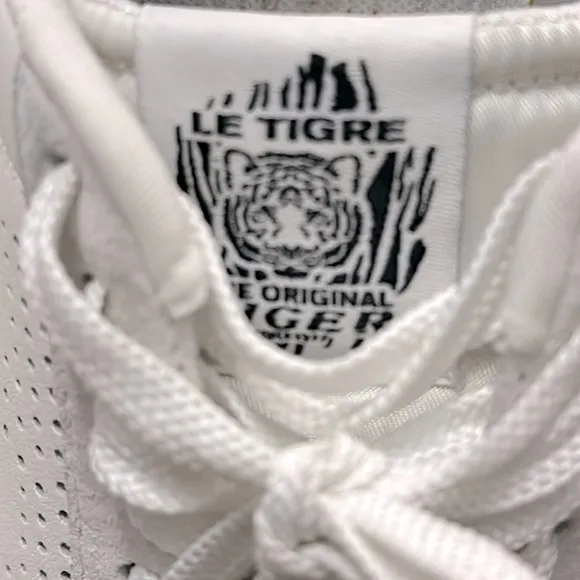 LE TIGRE Tompkins Sneaker White Leather with Removable cushioned insole Size 6.5