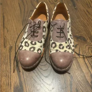 Leopard Print Lace-Up Oxfords