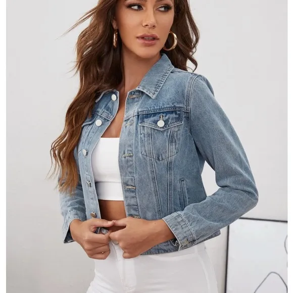 Light Wash Blue Denim Jean Jacket Classic Button Up / Down Front Pockets