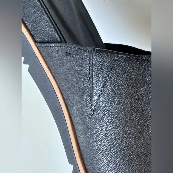 Like New Eileen Fisher Leather Slides, black, size 7.5