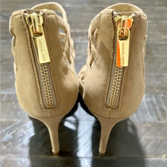LIKE NEW Mk Michael Kors Buff Nude Suede Open Toe Caged Pumps Sz 7.5