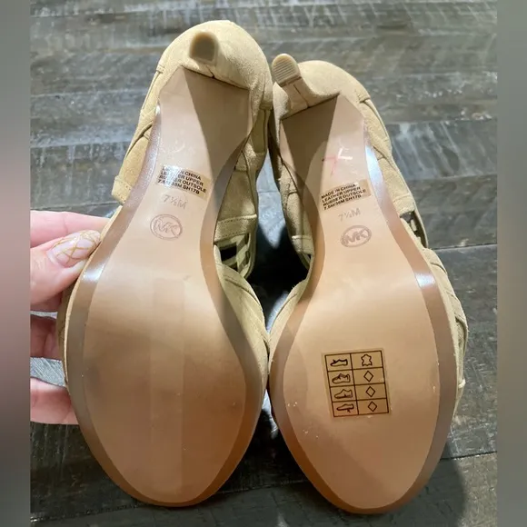 LIKE NEW Mk Michael Kors Buff Nude Suede Open Toe Caged Pumps Sz 7.5