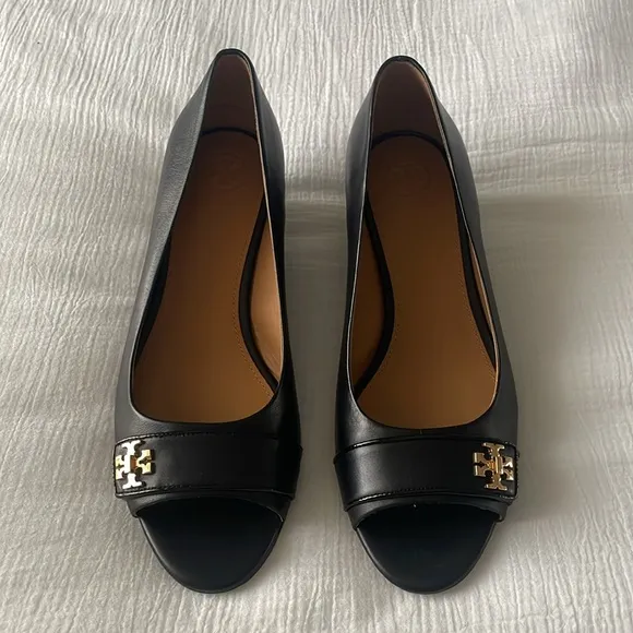 Like New! Tory Burch Black Kira Open Toe Wedge 9