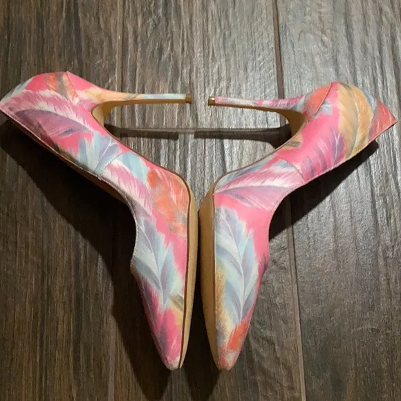 Liliana tropical pink closed toe pumps