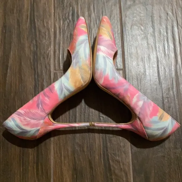 Liliana tropical pink closed toe pumps