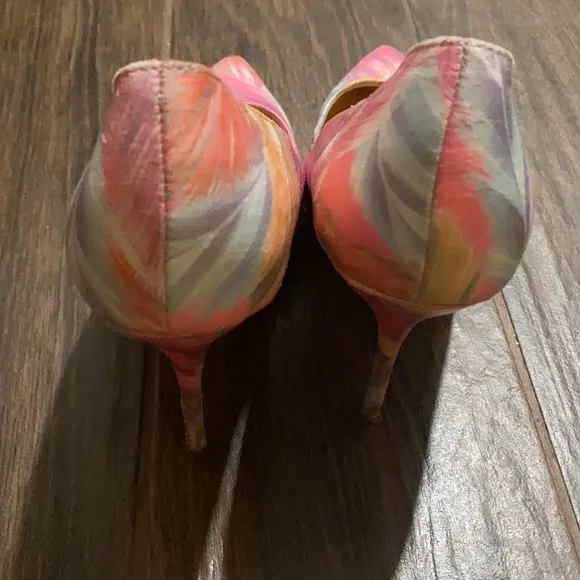 Liliana tropical pink closed toe pumps