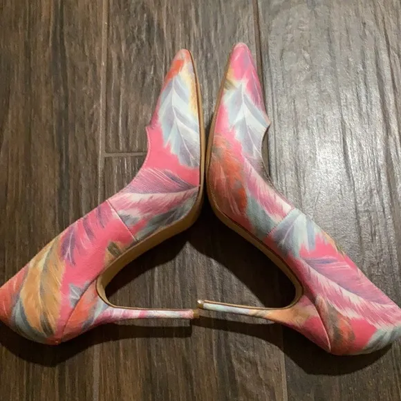 Liliana tropical pink closed toe pumps