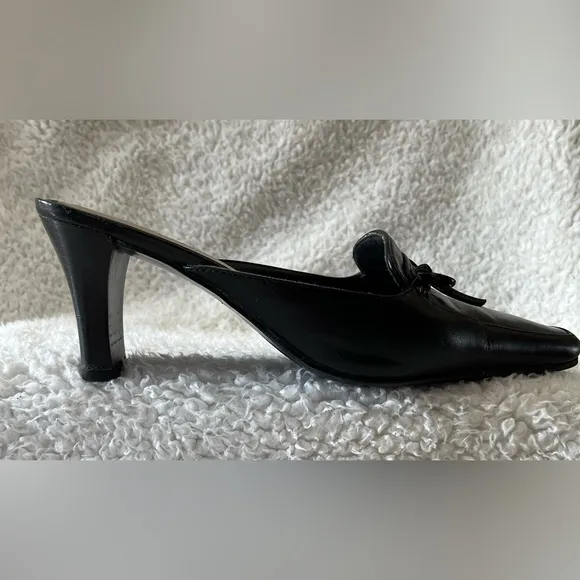 LIZFLEX Women's size 8 black high heels. Leather uppers. Pre-owned