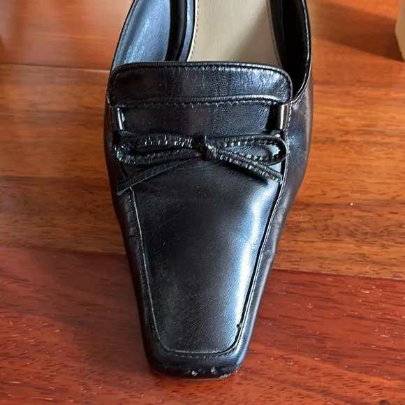 LIZFLEX Women's size 8 black high heels. Leather uppers. Pre-owned
