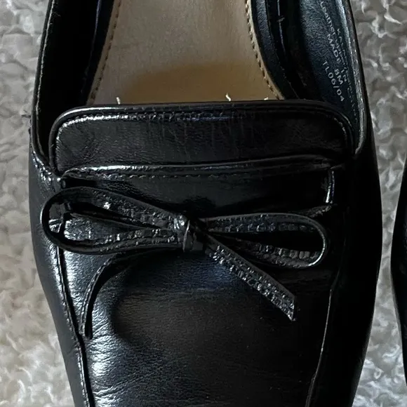 LIZFLEX Women's size 8 black high heels. Leather uppers. Pre-owned