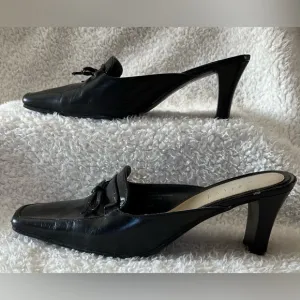 LIZFLEX Women's size 8 black high heels. Leather uppers. Pre-owned
